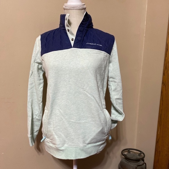 Cwomens VINEYARD VINES PERFORMANCE Snap Shi… - Picture 1 of 10
